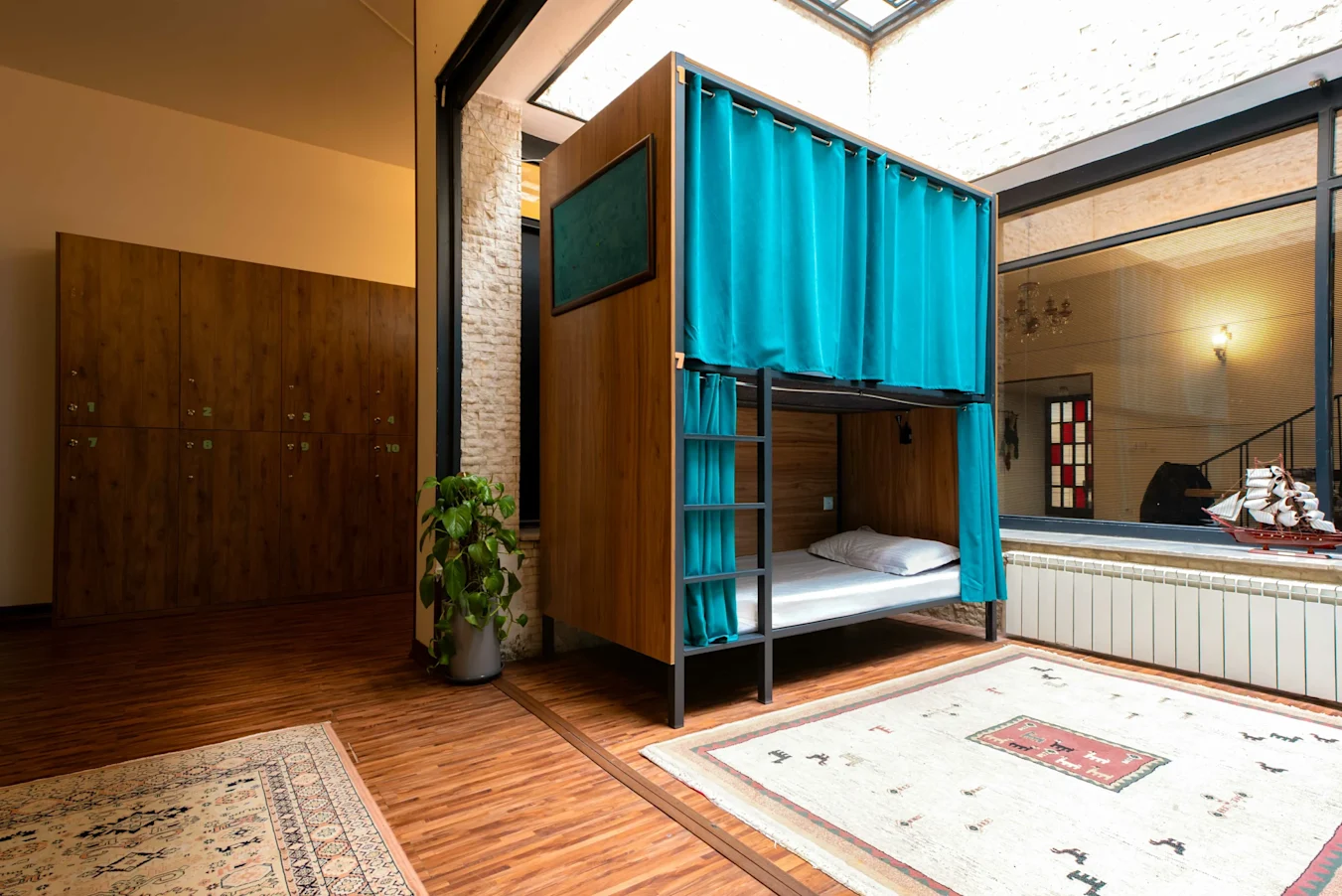 12-bed Mixed Dorm in Sarv Hostel