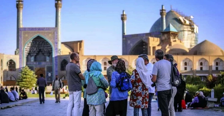 Tourists gathered in the Naghshe Jahan Square